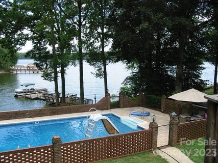 425 White Crane Road