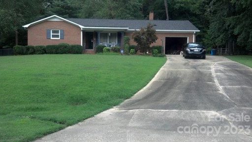 915 Rowan Circle