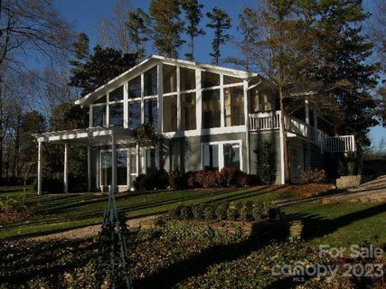 135 Shortsail Road