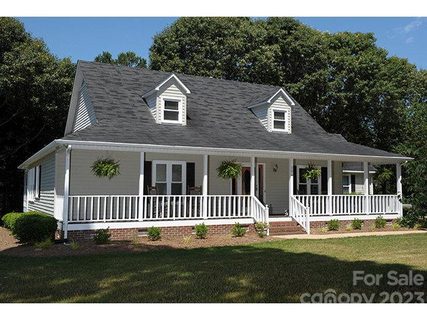 104 Deerfield Circle North