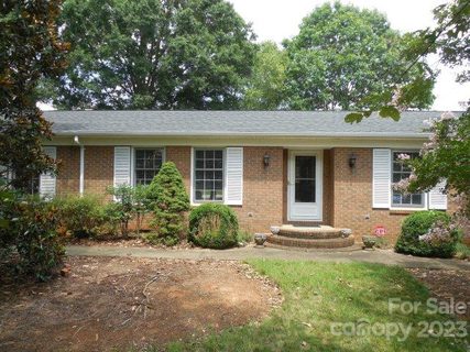 2416 Wedgewood Drive