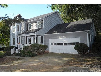 112 Deerfield Circle South