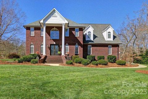 1005 Shawnee Trail