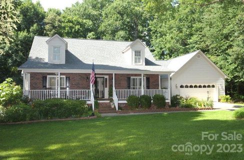 109 Deerfield Circle North