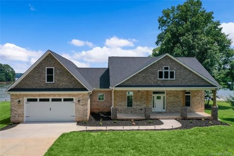 735 Pebble Point sold home in Pebble Point, Salisbury, NC