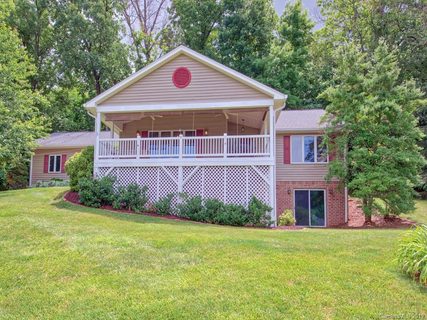 100 Banbury Court sold home in The Meadow, Waynesville, NC