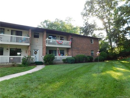 103 Oakwood Place 4 sold condo in Brookside Manor, Hendersonville, NC