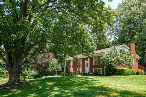 9 E Rolling Acres Drive sold home in Rolling Acres, Weaverville, NC