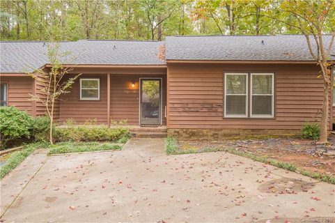 110 Foxwood Village Drive sold townhome in Foxwood Village, Fort Mill, SC
