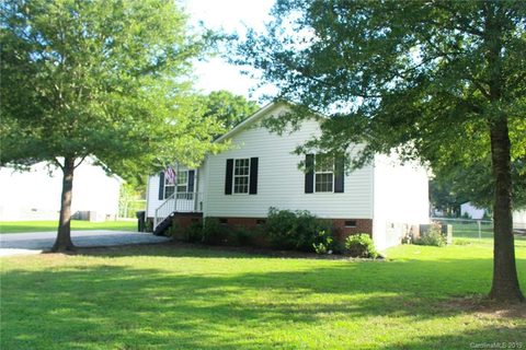 204 Sheffield Drive sold home in English Garden Park, York, SC