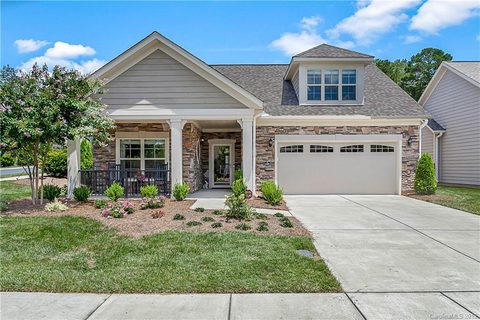 1401 Morning Mist Court sold home in The Courtyards of Marvin, Marvin, NC