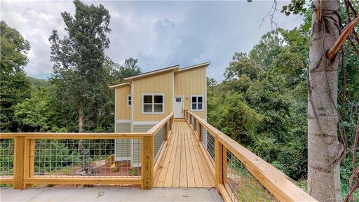 18 Crestwood Lane sold home in Woodside Hills, Candler, NC