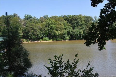 1370 Mollys Backbone Road