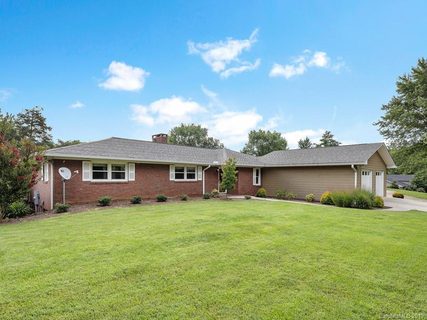 1 Glencliff Road sold home in Woodside Hills, Candler, NC