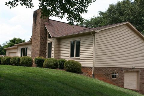6142 Gold Creek Estate Drive sold home in Gold Creek Estates, Hickory, NC