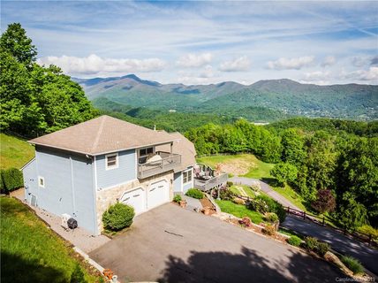 830 Parrish Farm Road sold home in Laurel Ridge Farms, Waynesville, NC