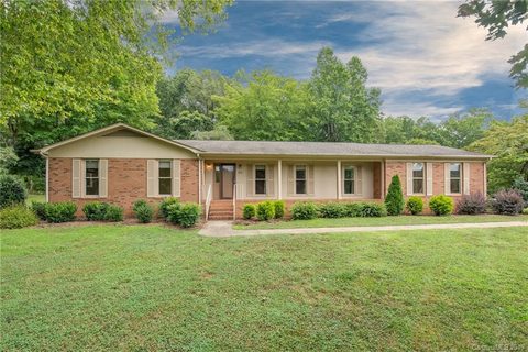 395 Fairforest Drive sold home in Forest Hills Subdivision, Rutherfordton, NC