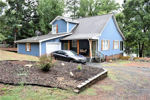 120 Shoreline Drive sold home in Lake Shore Estates, Badin Lake, NC