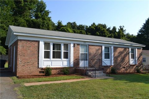 121 Ridgeway Court sold home in Pinecrest, Forest City, NC