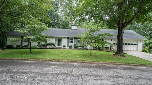 221 Oak Circle