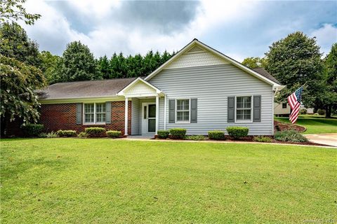 1352 Grady Lane sold home in Melrose Place, Hickory, NC
