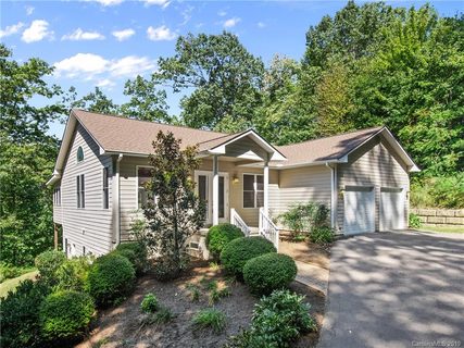 15 Falcon Crest Drive sold home in Sunset Crest Estates, Fairview, NC