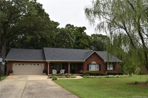 154 Dobbs Drive sold home in Fort Dobbs FARMS, Statesville, NC