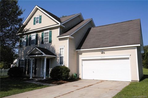 4613 Fox Thorne Drive sold home in Fox Chase, Charlotte, NC