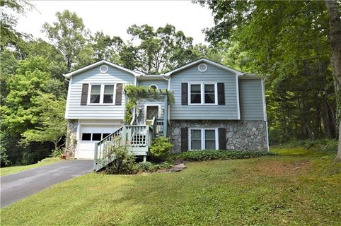 3068 Village Drive sold home in Ridgewood, Morganton, NC