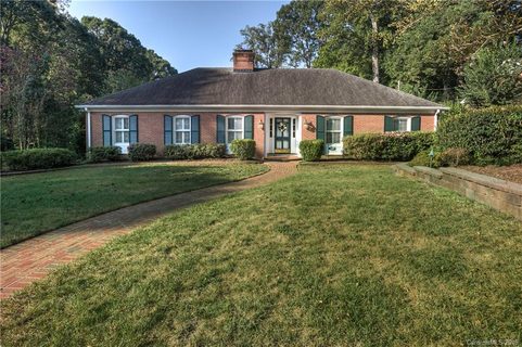 5520 Holyoke Lane