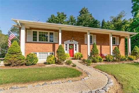 110 E Whisperwood Circle sold home in Whisperwood, Hendersonville, NC