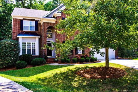 8905 Leitrim Court sold home in Kingston Forest, Charlotte, NC