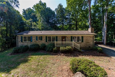 4713 Maplecrest Drive