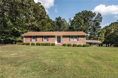4207 Amanda Drive sold home in Lake Haven, Midland, NC