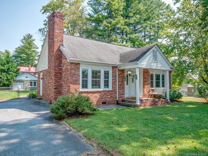 812 S Whitted Street sold home in McIntosh Hill, Hendersonville, NC