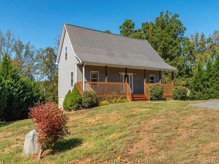 4 Maltese Lane sold home in Chickwood Knoll, Weaverville, NC