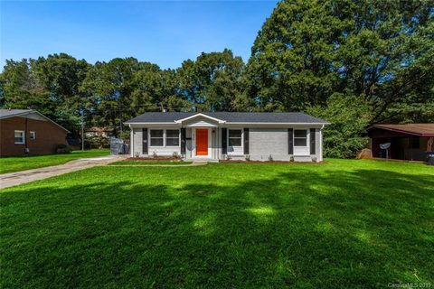 6349 Covecreek Drive sold home in Greenbriar, Charlotte, NC