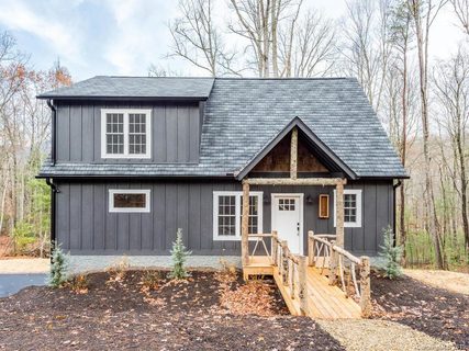 103 Garren Shady Way sold home in Garren Woods Estates, Fairview, NC