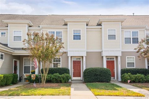 925 Claybrook Circle