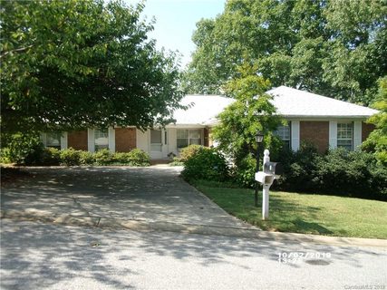3 Clubhouse Court
