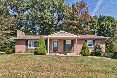 127 Fulton Drive sold home in Brookside Manor, Hendersonville, NC