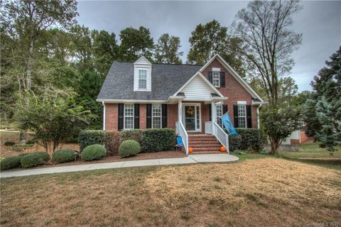 400 Beckingham Court sold home in Beacon Hills, Gastonia, NC