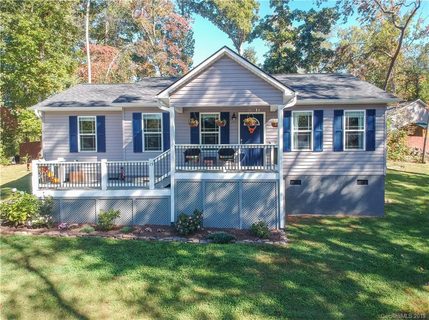 15 Oasis Lane sold home in Oasis Cove, Candler, NC