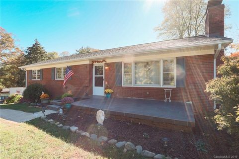 9 Sedgefield Road sold home in Woodside Hills, Candler, NC