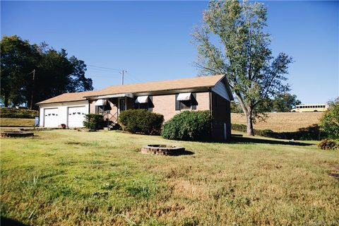 623 Diamond Street 47, 46, 48 sold home in Rolling Hills, Statesville, NC