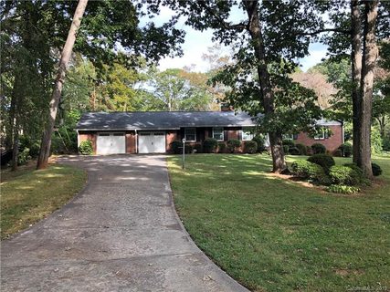 717 Longbow Road sold home in Sherwood Forest, Winston Salem, NC