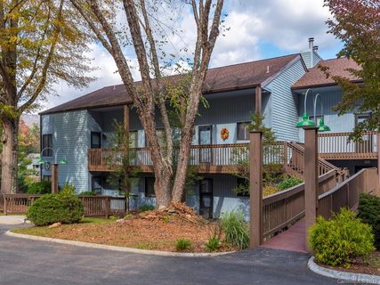 87 Willow Road D-10