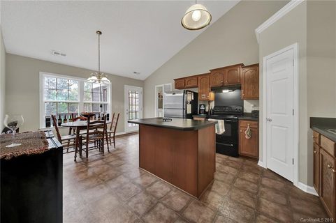 1507 Meadow Glen Lane