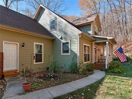 213 Hope Circle sold home in Balsam Heights, Waynesville, NC