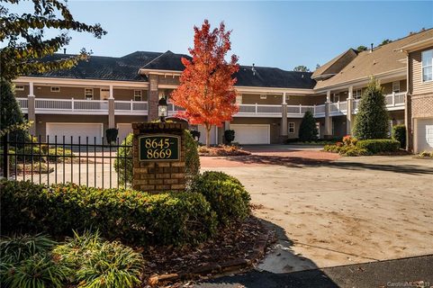 8647 Edinburgh Square Drive sold home in Edinburgh, Cornelius, NC